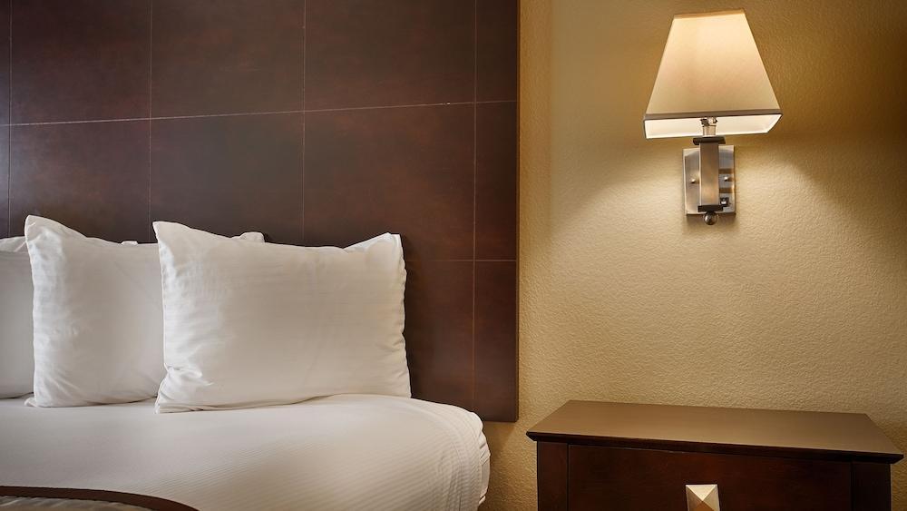 Best Western Luxury Inn Трейси Екстериор снимка