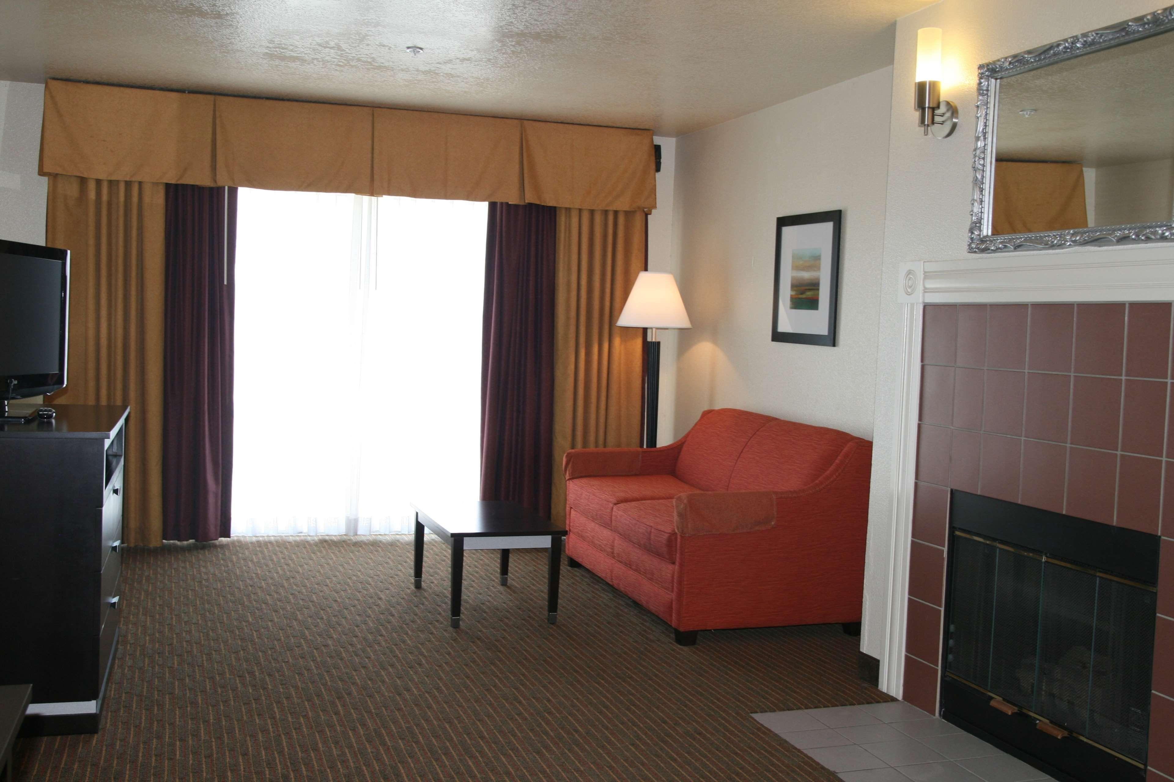 Best Western Luxury Inn Трейси Екстериор снимка