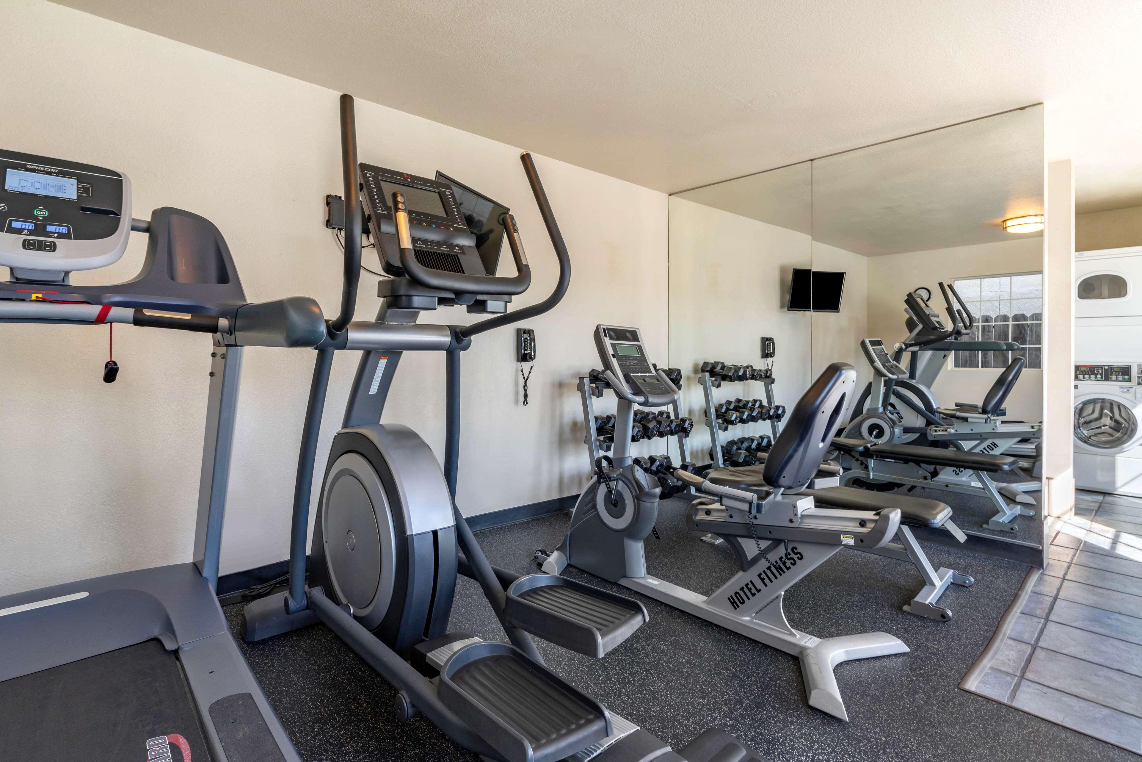 Best Western Luxury Inn Трейси Екстериор снимка