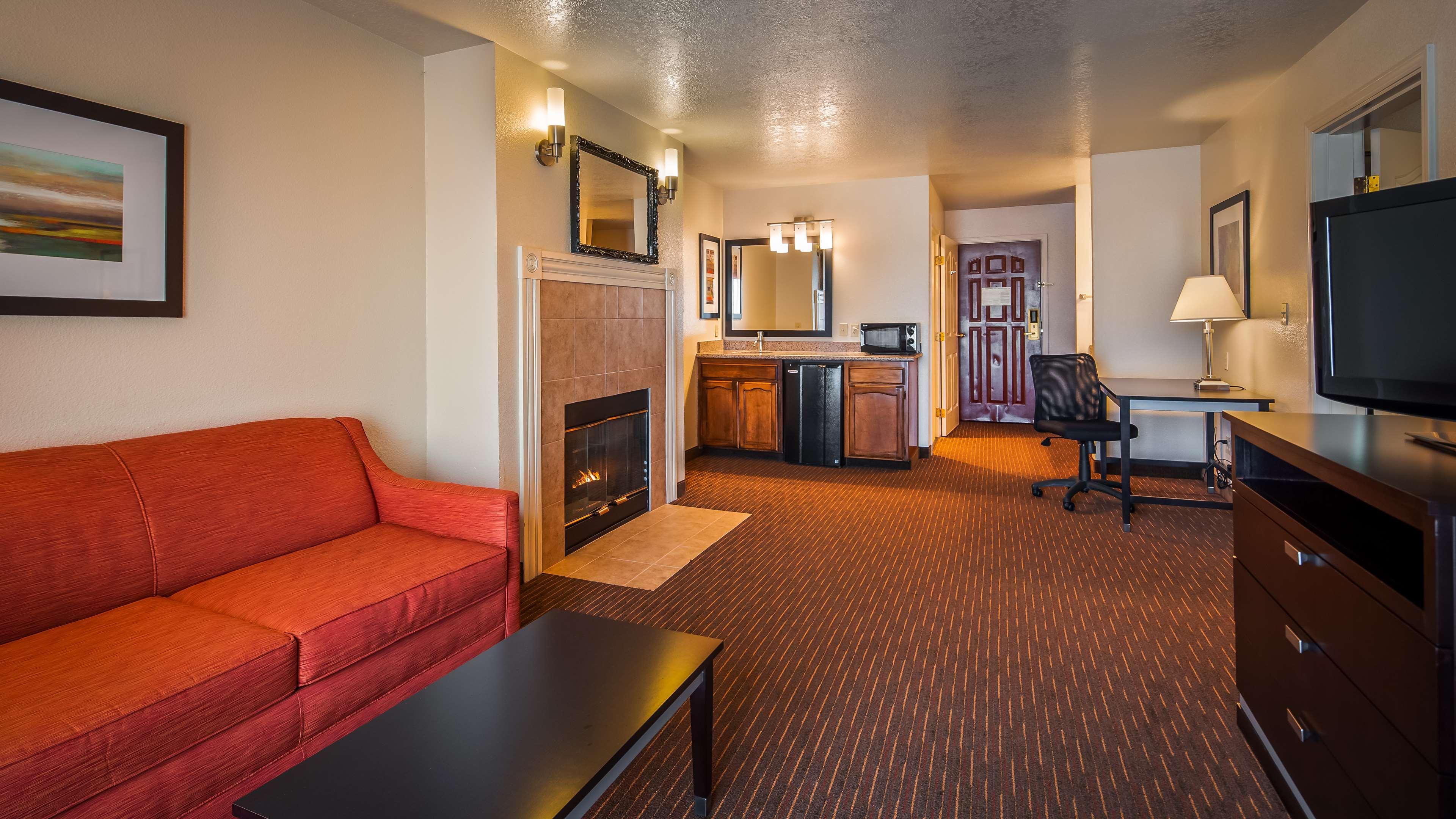 Best Western Luxury Inn Трейси Екстериор снимка