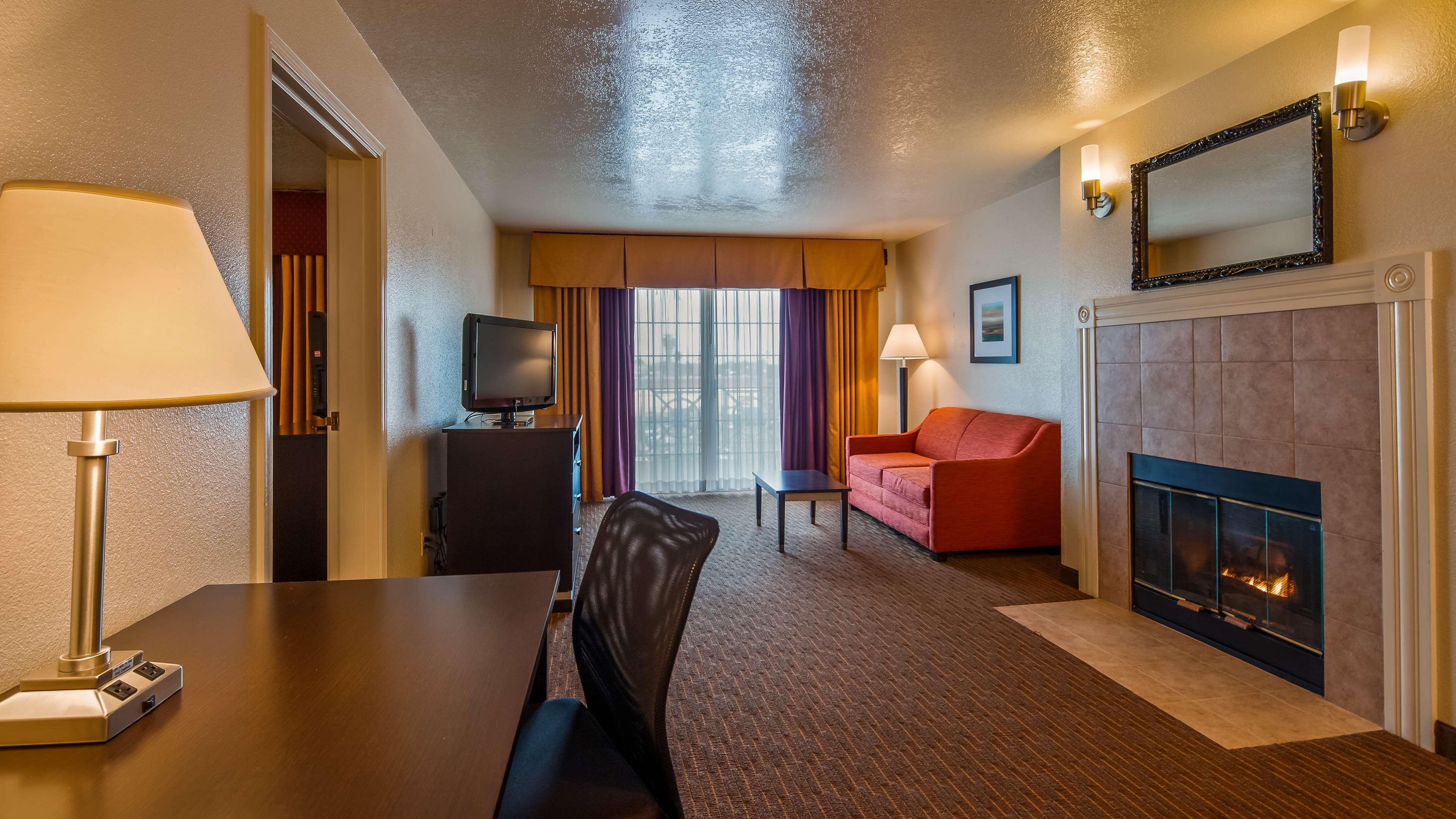 Best Western Luxury Inn Трейси Екстериор снимка