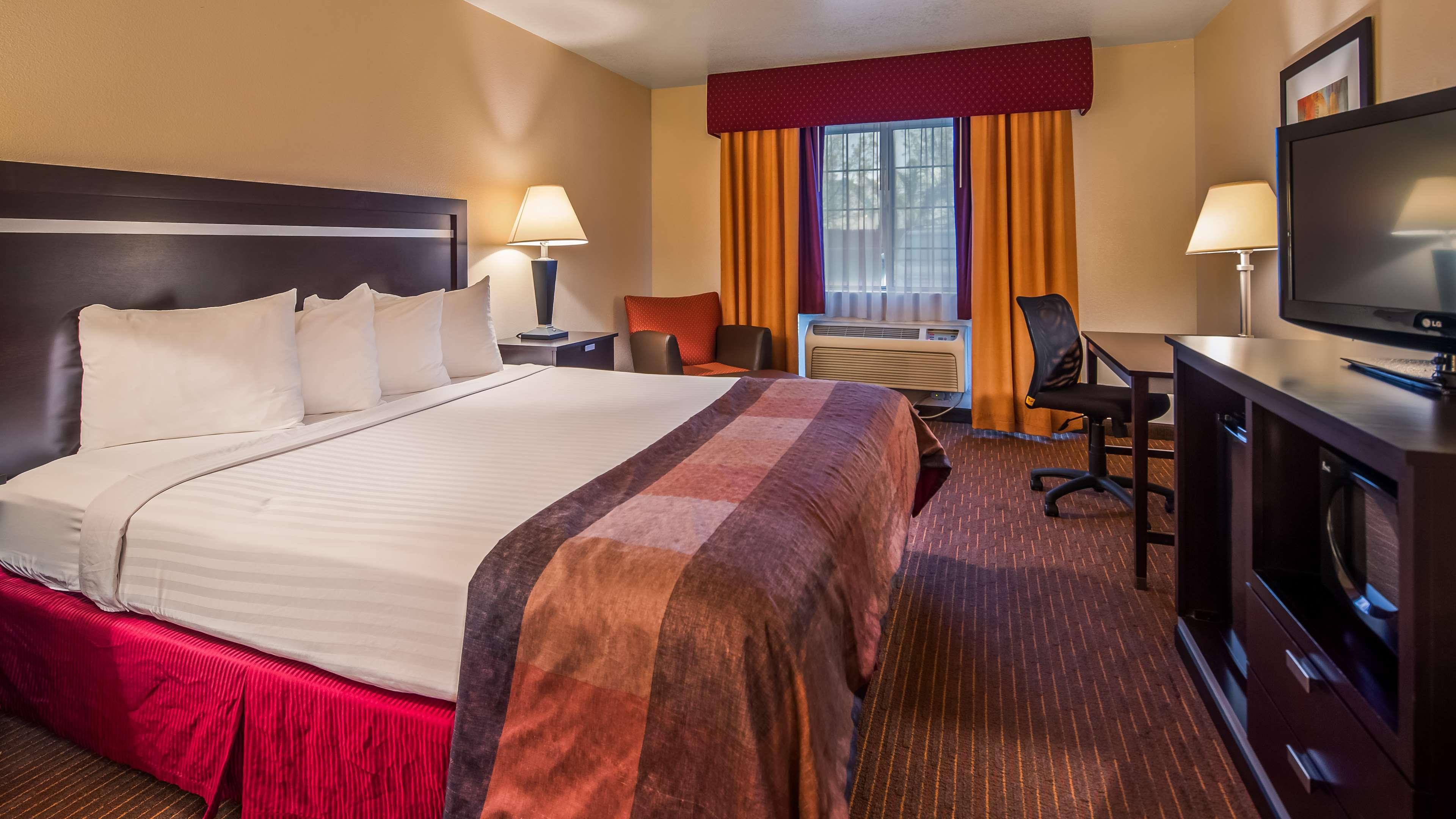 Best Western Luxury Inn Трейси Екстериор снимка