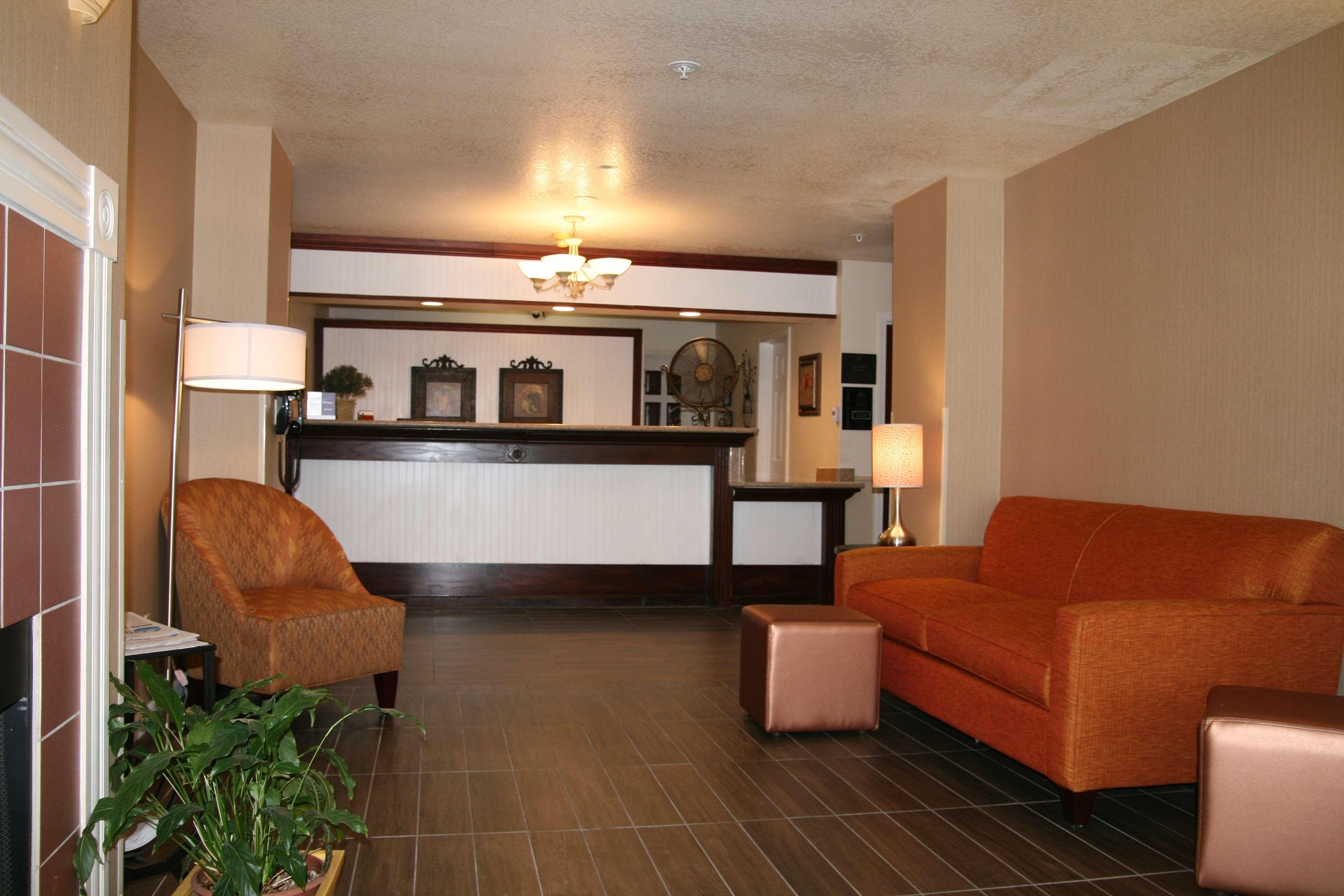 Best Western Luxury Inn Трейси Екстериор снимка