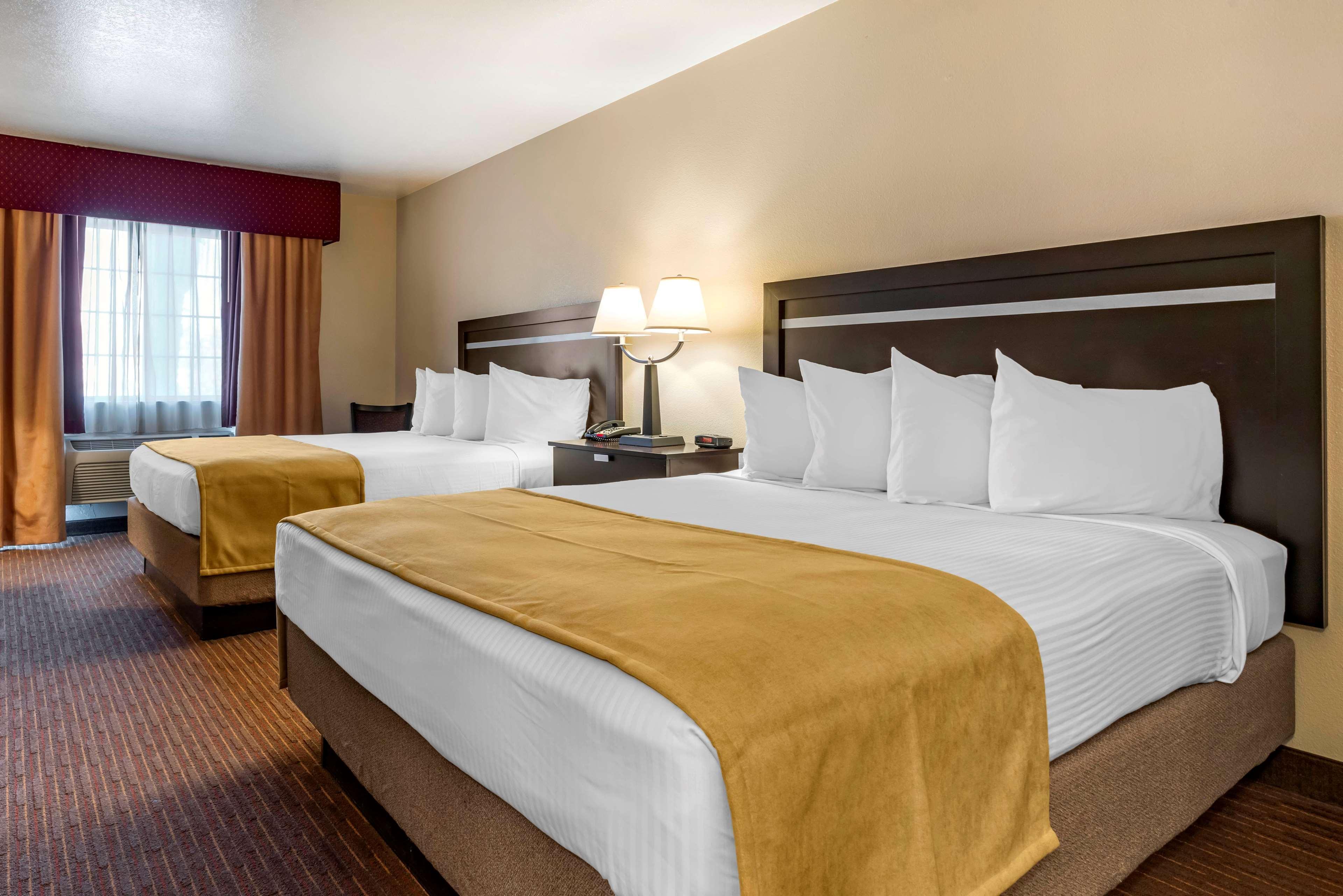 Best Western Luxury Inn Трейси Екстериор снимка