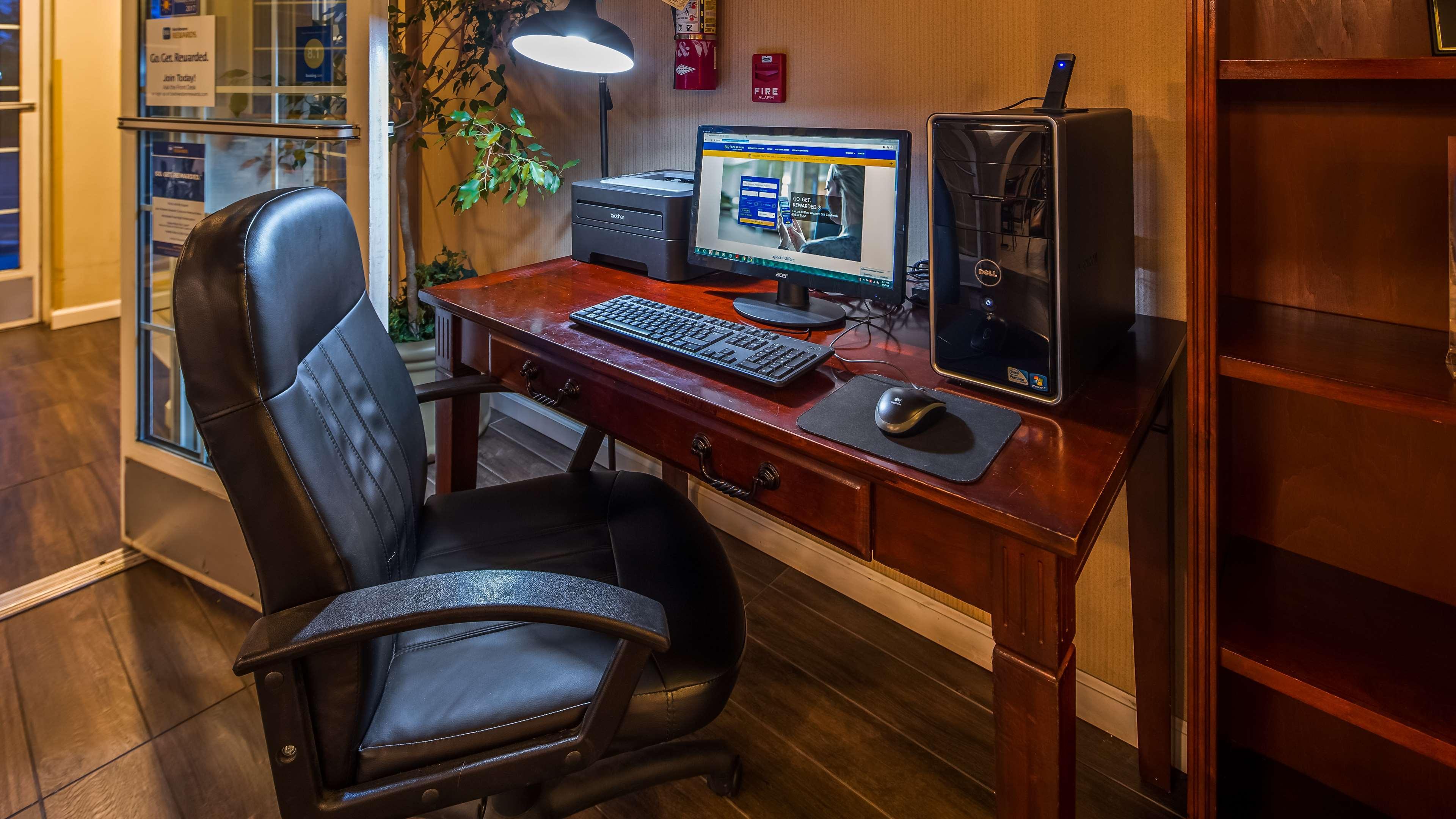 Best Western Luxury Inn Трейси Екстериор снимка