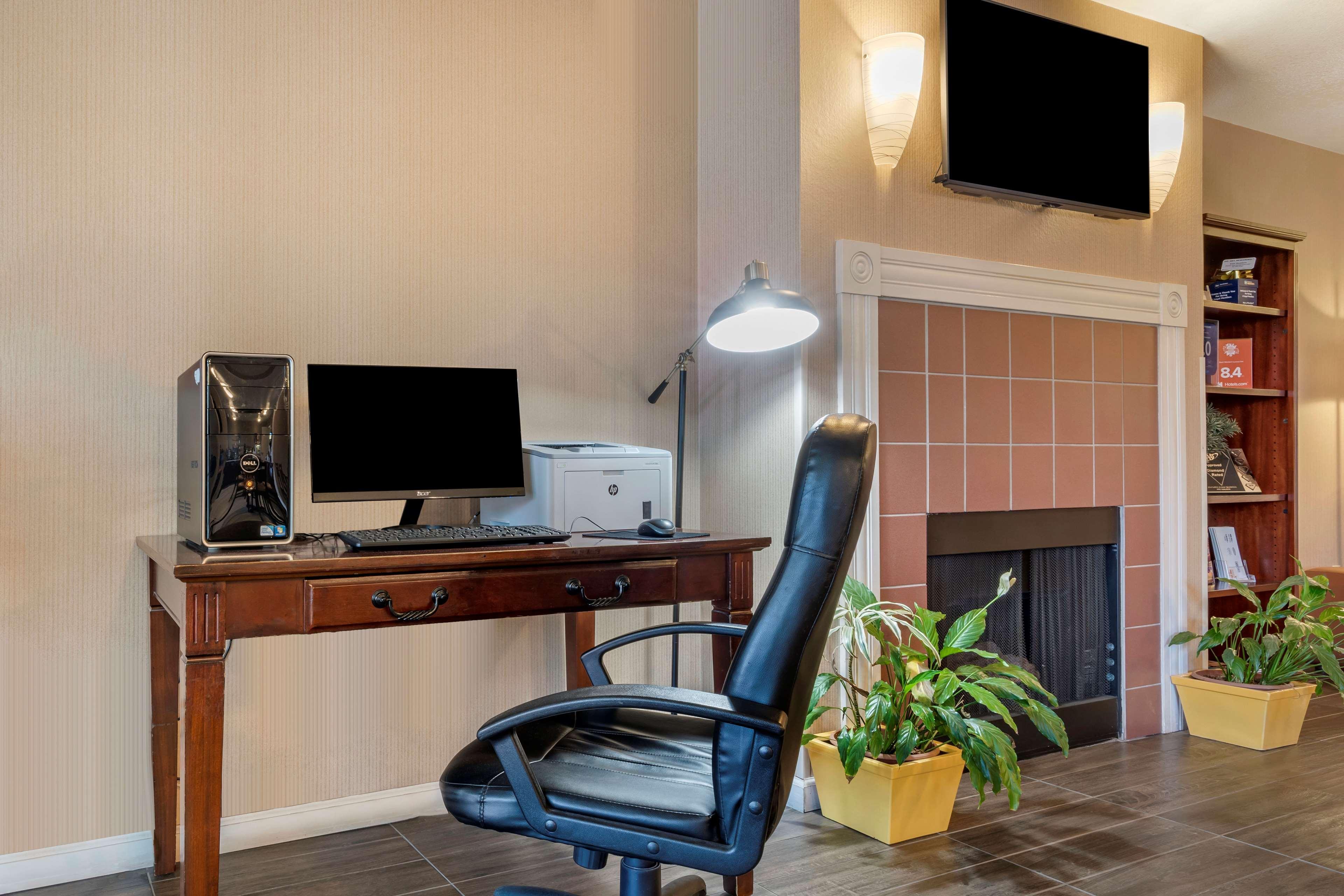 Best Western Luxury Inn Трейси Екстериор снимка